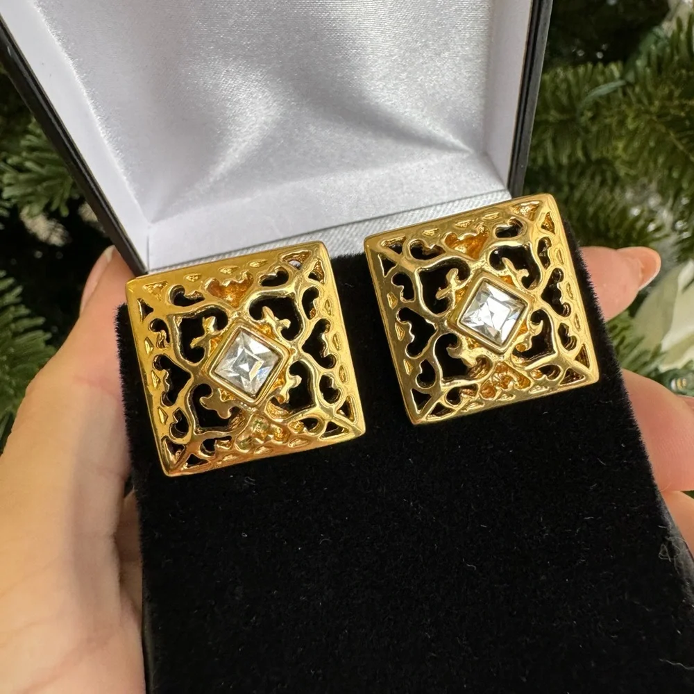 Authentic 18K gold plated Yves Saint Laurent vintage clip on earrings - Picture 13 of 13